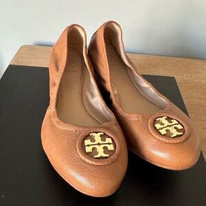 Tory Burch tan flats great condition